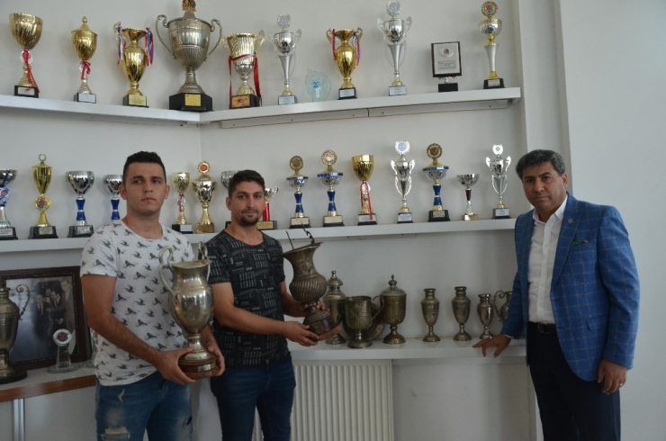 Denizlispor’un, İçine Çiçek Dikilen Kupaları Geri Getirildi