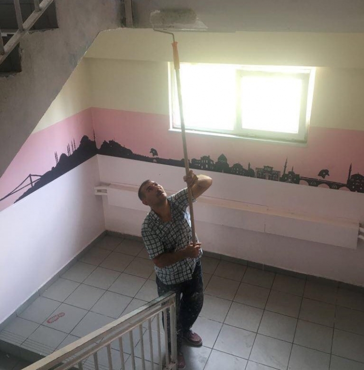 Körfez Belediyesi’nden Okullara Tadilat Desteği