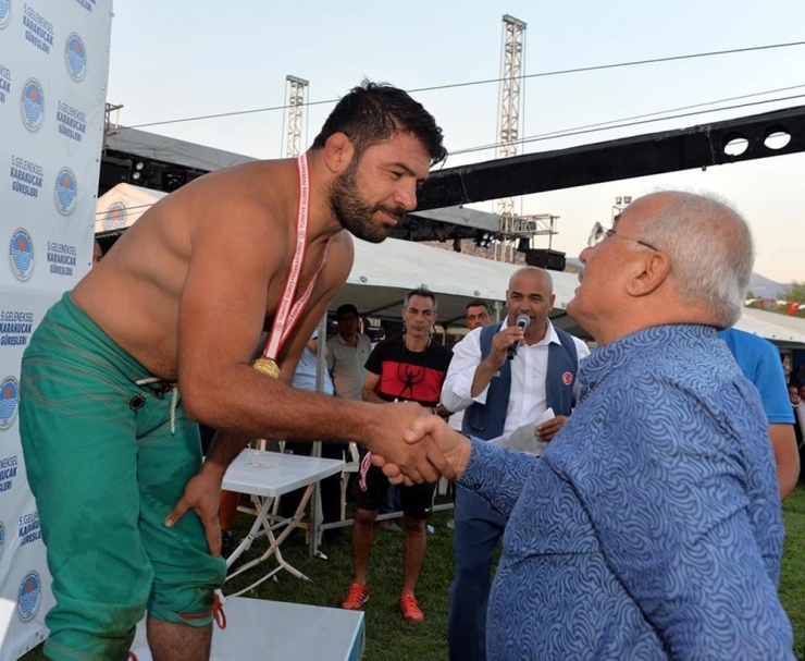 Mut’ta Başpehlivan Ömer Faruk Kalender Oldu