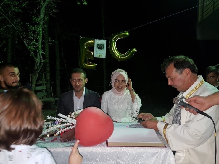 Muhtar Baba, Oğlunun Nikahını Kıydı