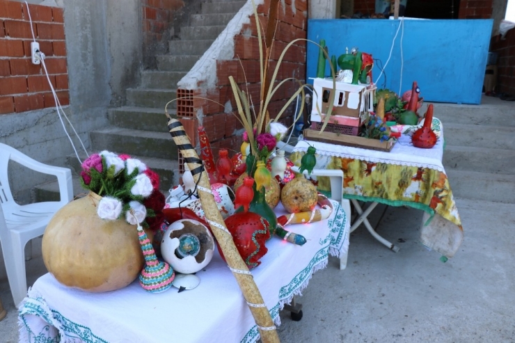 Kendi İmkanları İle Yaptığı Su Kabaklarından Şekilli Aksesuarlar Yapıyor