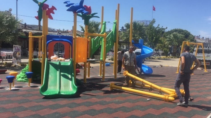 Burhaniye’de Parklar Kentin Çehresini Değiştirdi