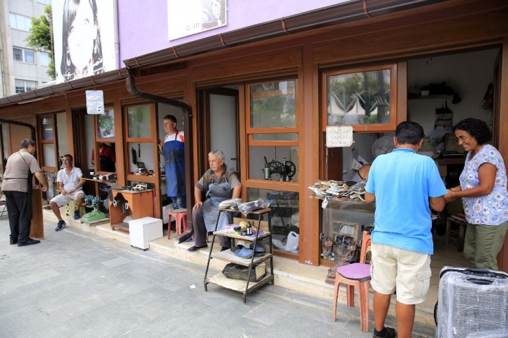 Ayakkabıcı Esnafı Sobacılar Çarşısı’na Taşındı