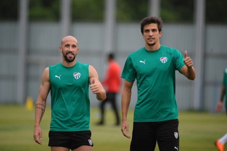 Bursaspor’un Yeni Transferleri İlk İdmanına Çıktı