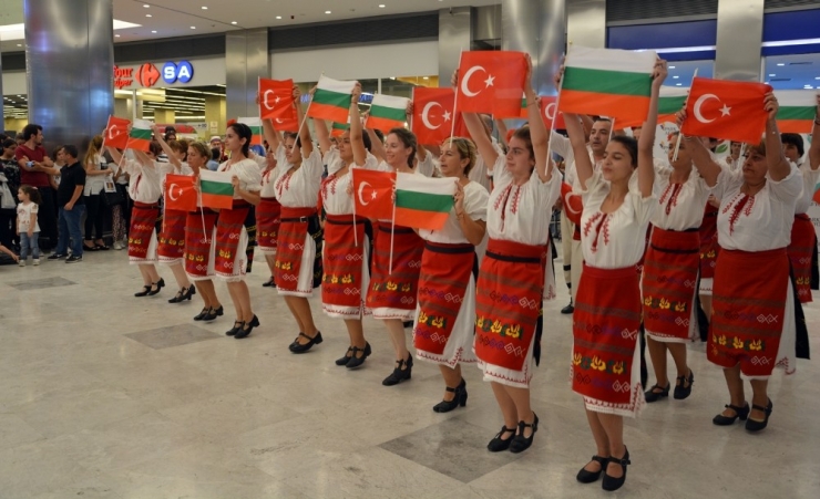 Park Afyon Avm’de Halk Oyunları Gösterisi