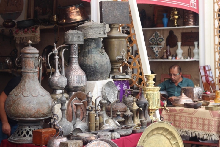 Yüzlerce Yıllık Osmanlı Giysileri Antika Festivali’nde Görücüye Çıktı