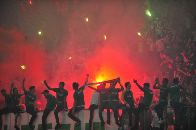 Bursaspor Antrenmanında Meşale Şov