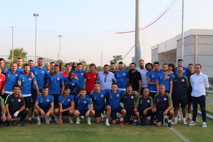 Antalyaspor’da Yeniden Başkan Olan Öztürk, Antrenmanı İzledi