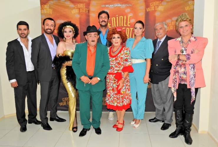 "Seninle Başım Dertte" Çeşme’de Sahnelendi