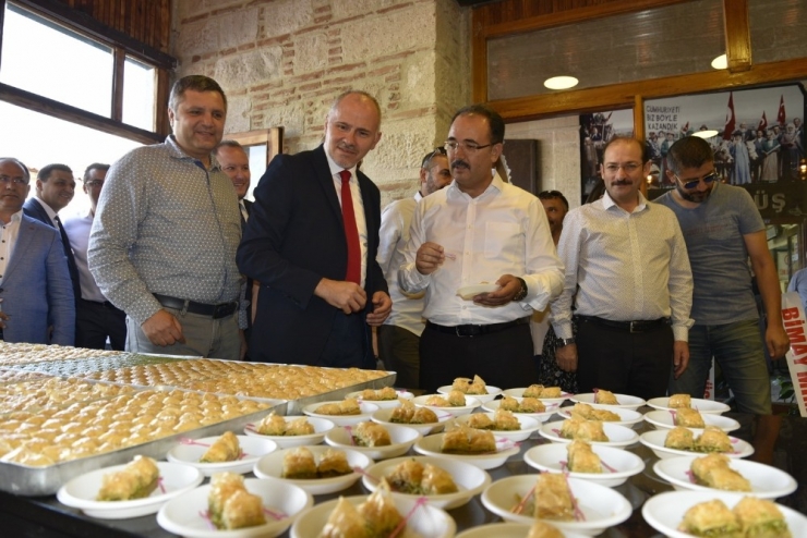 Antep Baklavalarına Uşak’tan Güçlü Bir Rakip Geliyor