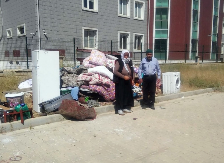 Kapı Dışarı Edilen Yaşlı Çifte Büyükşehir Şefkati