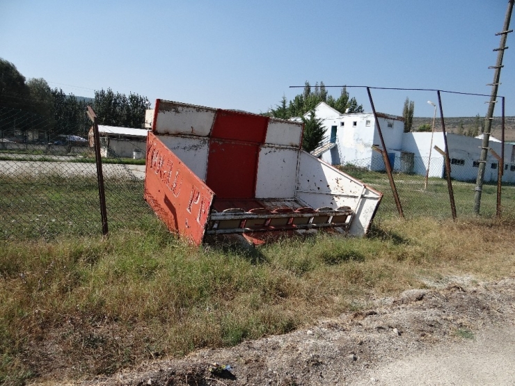 Stat Değil Sanki Harabe