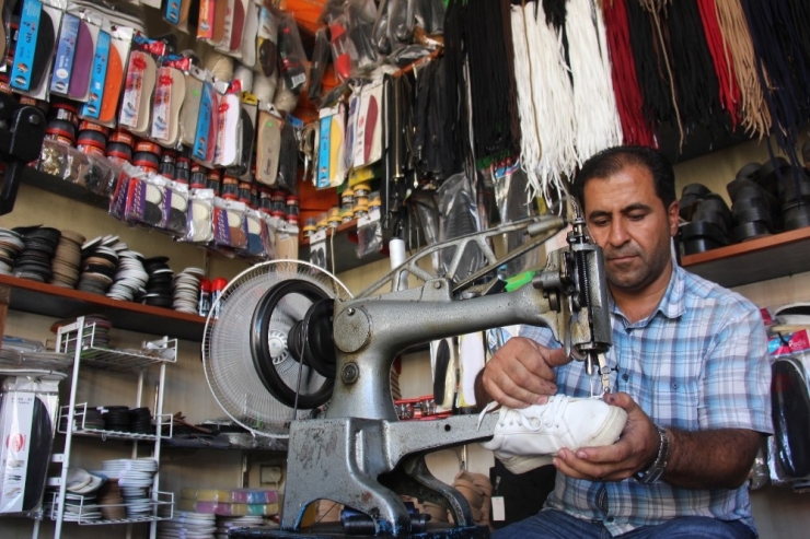 Gelişen Teknoloji Ayakkabı Tamirciliğini Bitirme Noktasına Getirdi