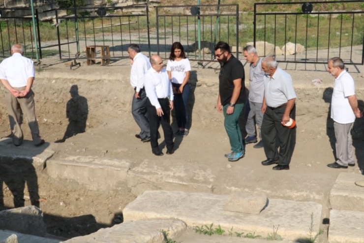 Vali Ve Başkan Kazı Çalışmalarını İnceledi