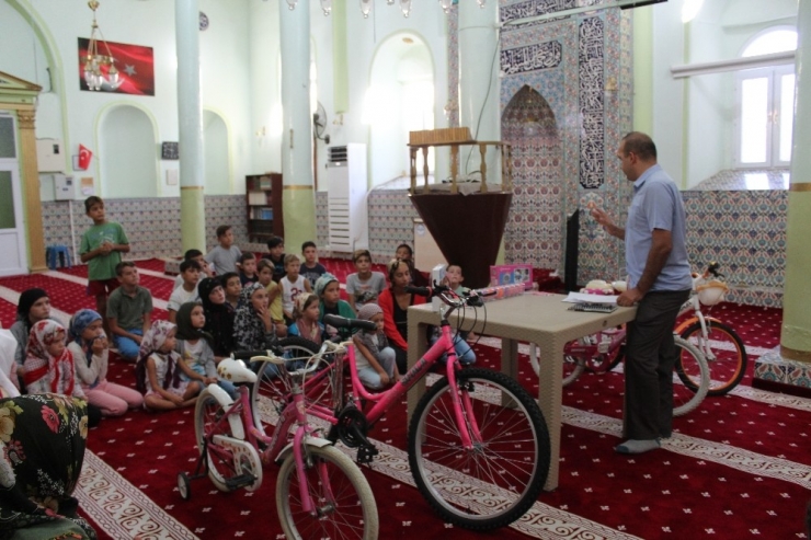 Yaz Kur’an Kursu Öğrencilerine Ödüllü Veda