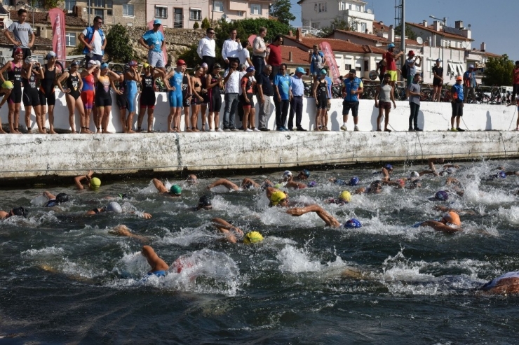 Sakin Şehir Eğirdir’de Triatlon Heyecanı