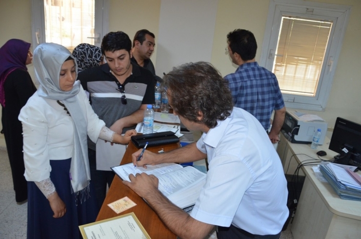 Hrü’de Öğrenci Kayıtları Başladı