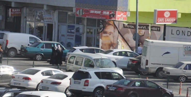 Kars’ta Caddeler Otoparka Döndü