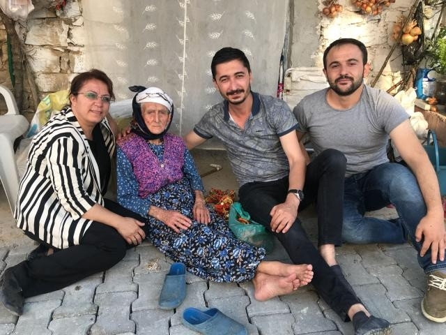 Gördes Ak Parti’den Asırlık Çınarlara Anlamlı Ziyaret