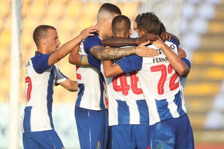 Galatasaray’ın Şampiyonlar Ligi’ndeki Rakipleri Zirveden Uzak