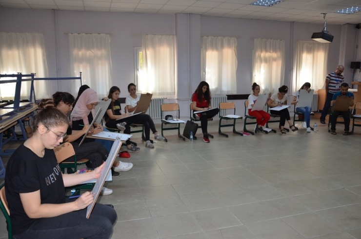 Hrü’de Özel Yetenek Sınavları Başladı