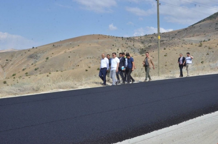 İliç, Kemah Ve Kemaliye İlçelerinin Köyleri Asfalt İle Kaplanıyor