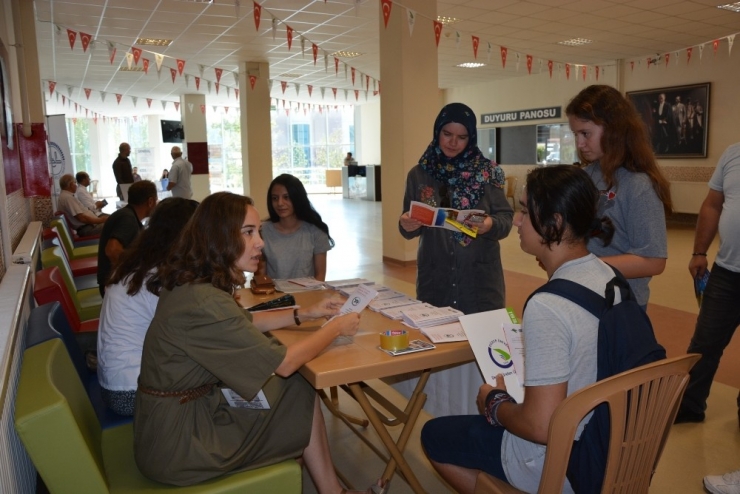 Düzce Üniversitesi’nde Kayıt Heyecanı Başladı