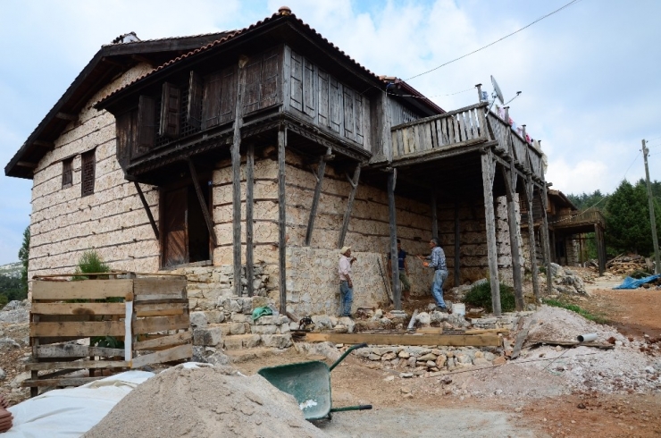 ’Düğmeli Evler’ Yeniden Ayağa Kaldırılıyor