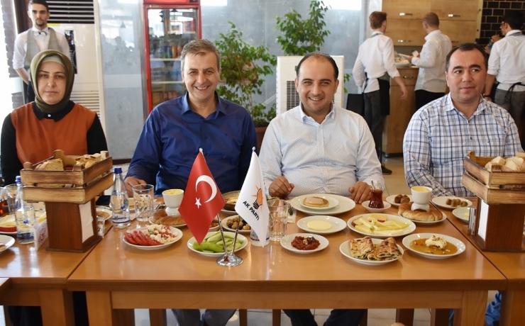 Ak Parti’li Baybatur: "Parayı Pulu Devreye Sokarak Ekonomik Darbe İle Türkiye’yi Karıştırmak İstiyorlar"