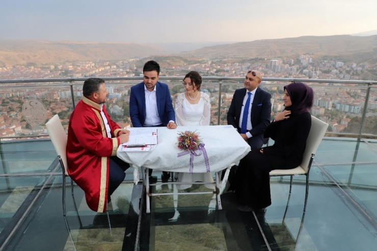 Cam Seyir Terasında Nikah