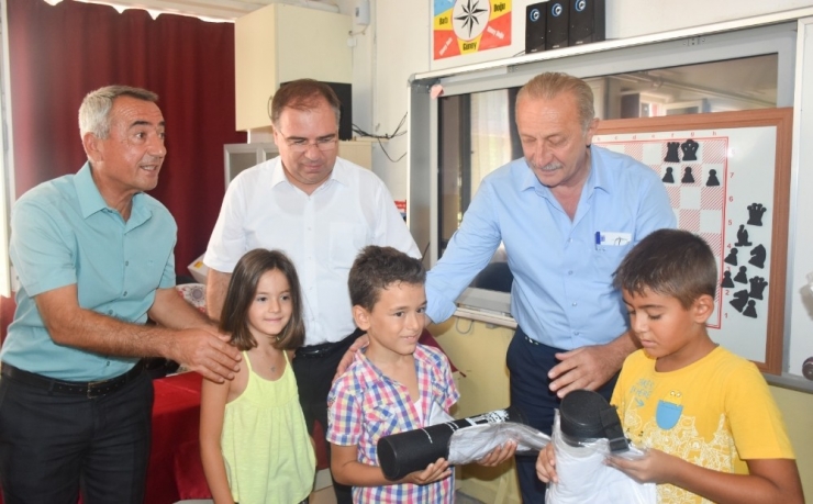 Kaymakam Türköz Ve Başkan Atabay’dan Miniklere Satranç Takımı