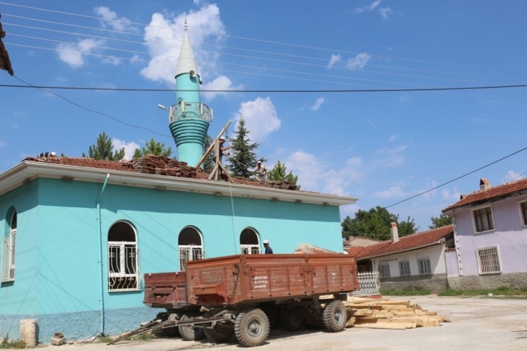 İnönü Belediyesinden Sonbahar Öncesi Cami Tadilatı