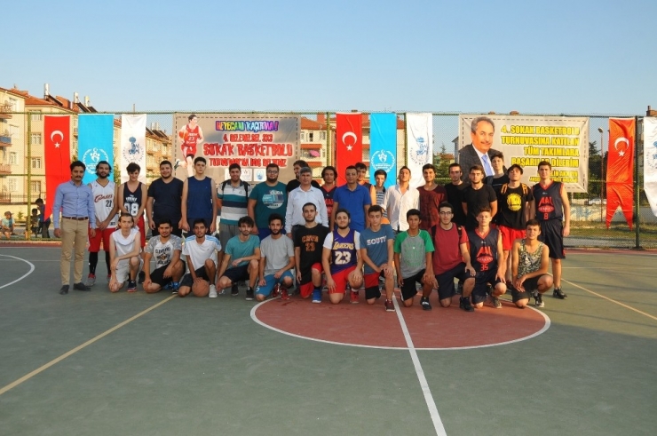 Akşehir’de Geleneksel Sokak Basketbolu Heyecanı Başladı
