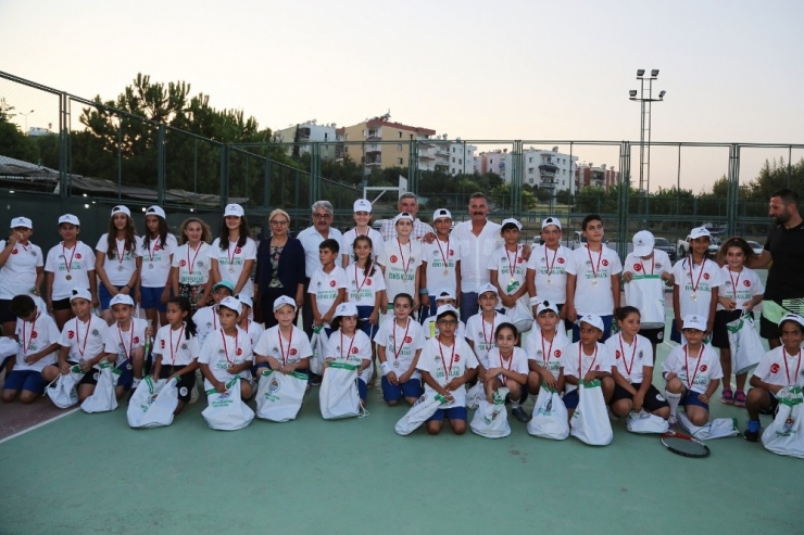 Toroslar’da Tenis Turnuvasının Ödülleri Sahiplerini Buldu