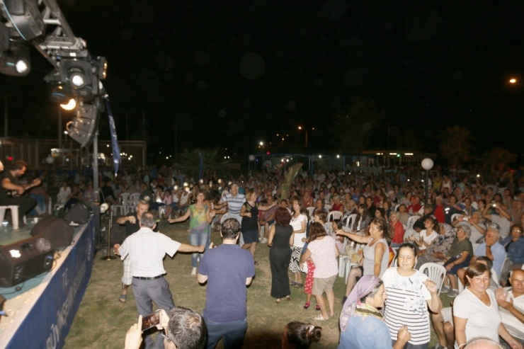 Büyükşehirden Davutlar’da Halk Konseri