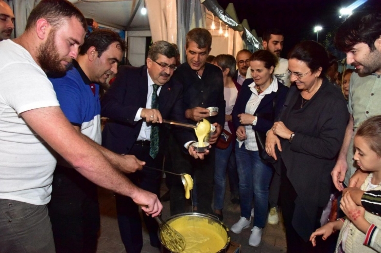 Başkan Can’dan Vatandaşlara Kuymak İkramı