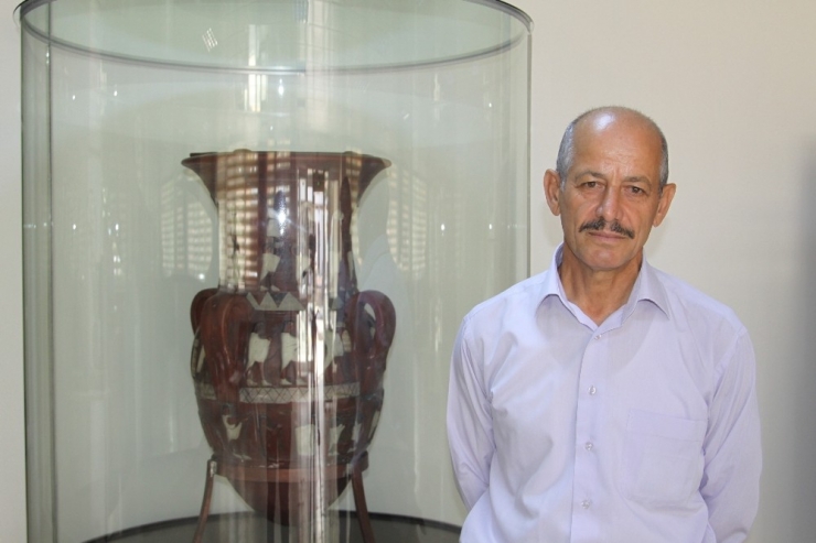 Dünyada Düz Yüzey Üzerine Kabartma Tekniğiyle Yapılmış İlk Eser: "İnandık Vazosu"