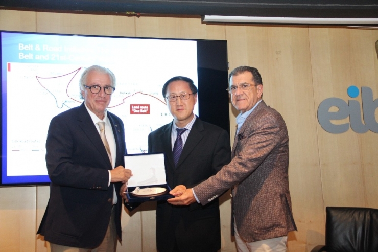 Çin İzmir Başkonsolos Vekili: "Ticaret Savaşlarını Biz Başlatmadık Ancak Abd’den Korkmuyoruz"