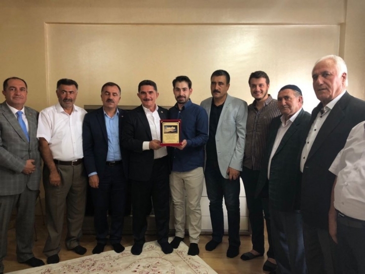 Milletvekili Ekrem Çelebi, Kpss Türkiye Birincisini Tebrik Etti