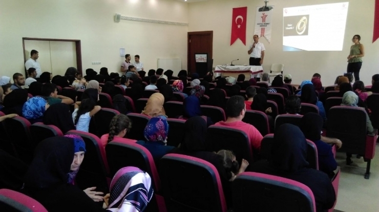 Suriyelilere Aile İçi Şiddet Ve Erken Yaşta Evlilik Anlatıldı