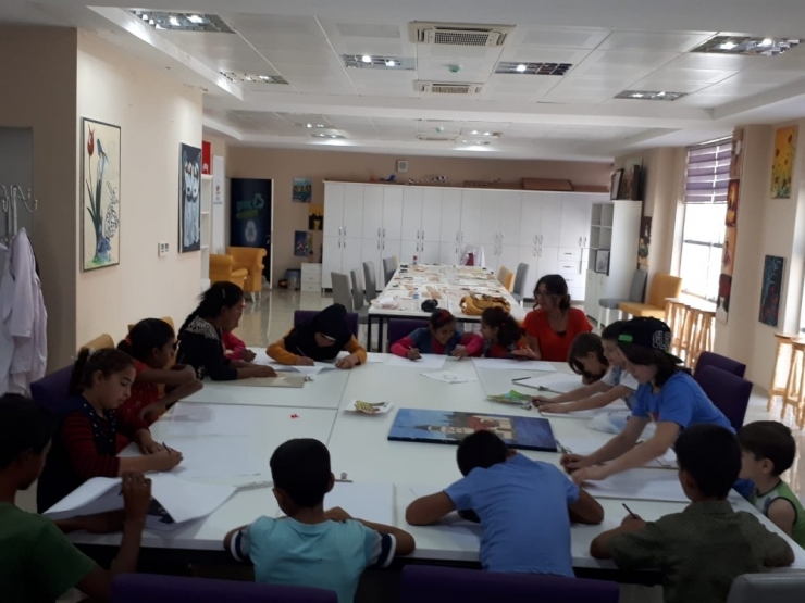 Suriyeli Çocuklara Resim Etkinliği