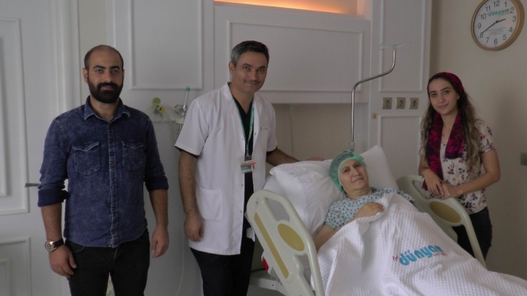 54 Yaşındaki Kadının Karnından 25 Kilogram Kitle Çıktı