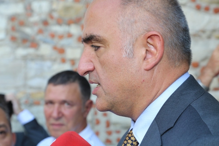 Bakan Ersoy: "Turizmde Kapsamlı Çözüm Önerilerini Yakında Sektörle Paylaşacağız"