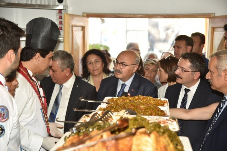 Kuşadası’nda İki Tarihi Ev Turizme Kazandırıldı