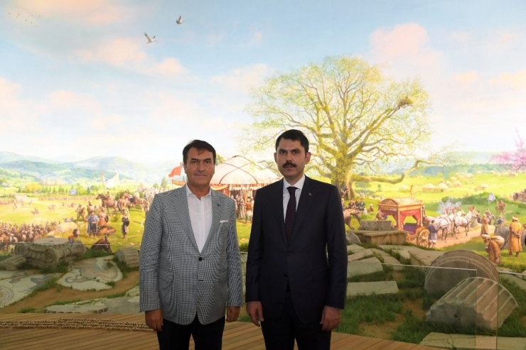 Bakan Kurum’dan Panorama 1326’ya Övgü