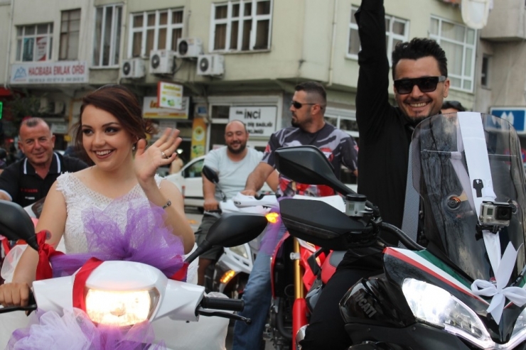 Hollanda’dan Türkiye’ye 8 Günde Motor Üzerinde Gelerek Ordu’da Düğün Yaptılar