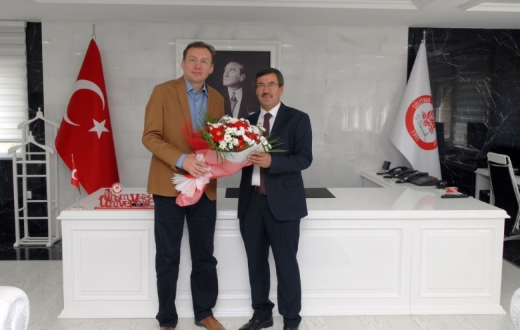 Isubü’de Rektörlük Devir Teslim Töreni