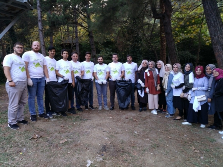 Ak Gençlerden Çevre Temizliği