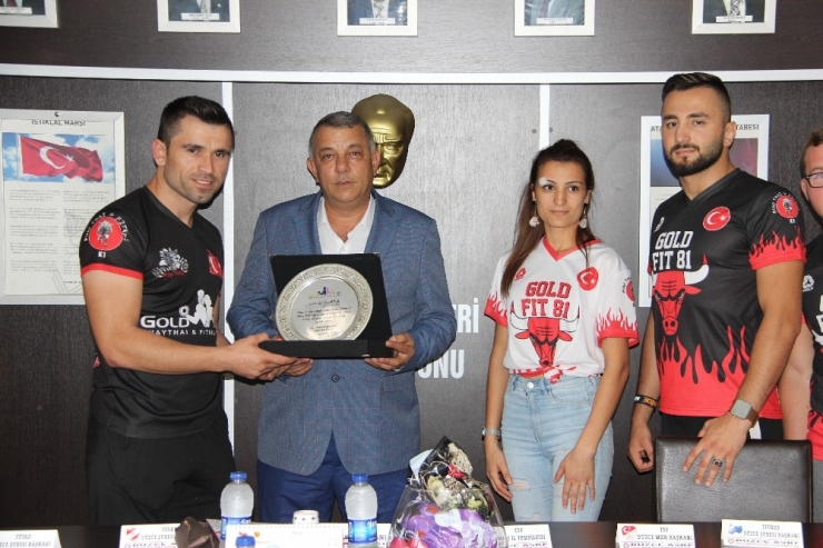 Askf Başkanı Erdoğan Bıyık’a Gazi Kupası İçin Plaket