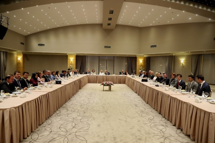 Vali Özdemir Çakacak Ve Eşi Kevser Çakacak Veda Yemeği Verdi